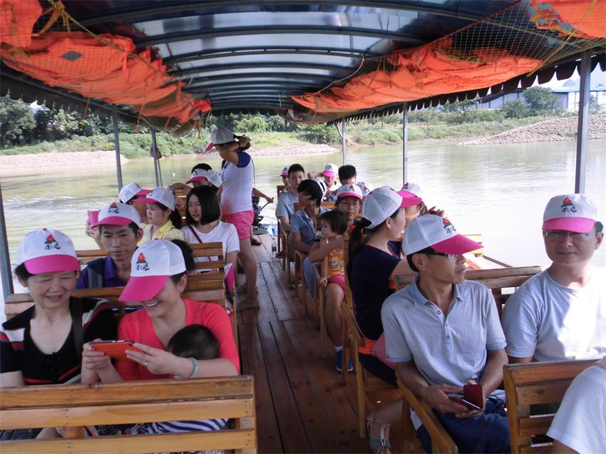 2014年純水一號公司團(tuán)隊廣西桂林陽朔旅游