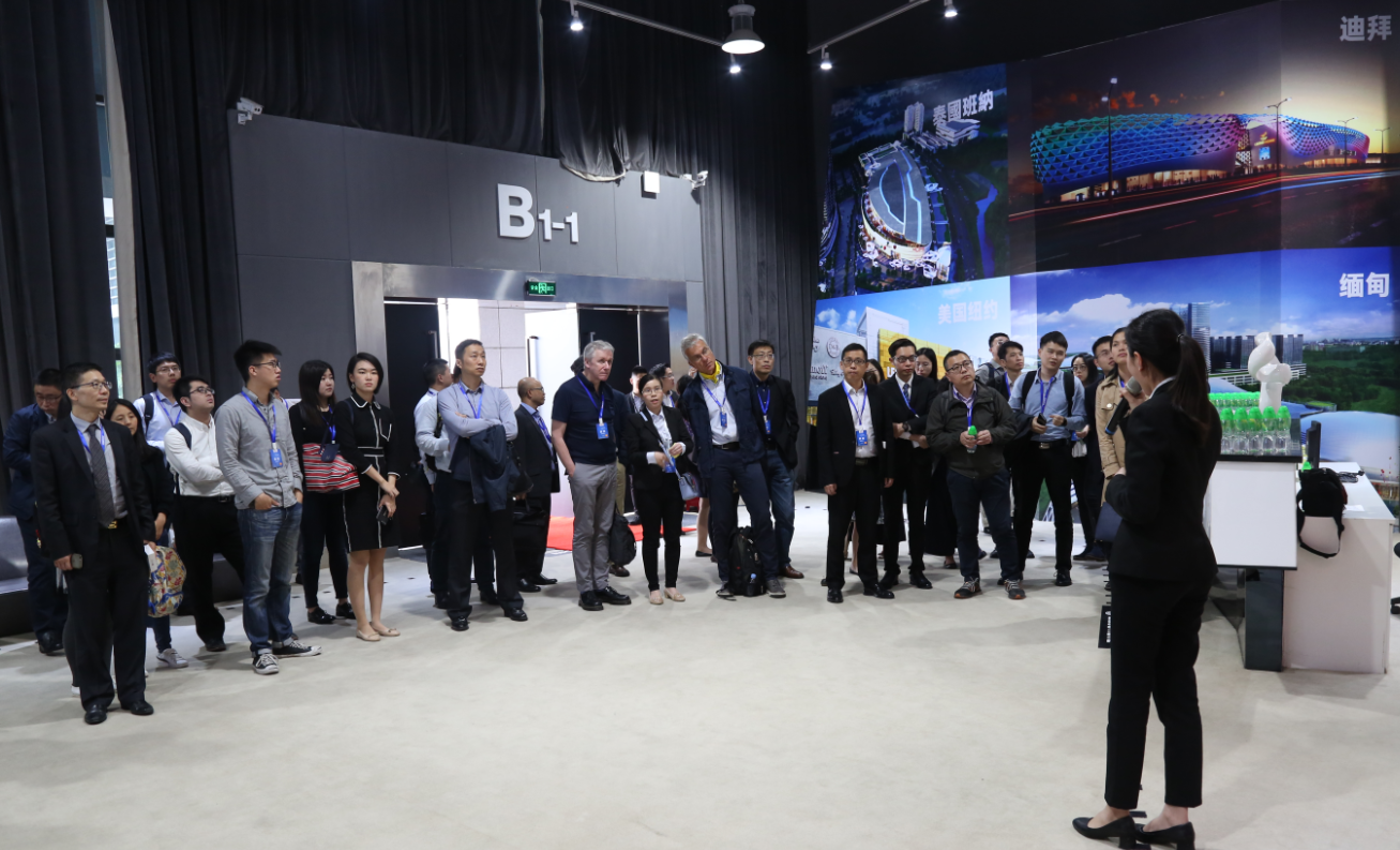 參觀領尚環(huán)球之家體驗中中心